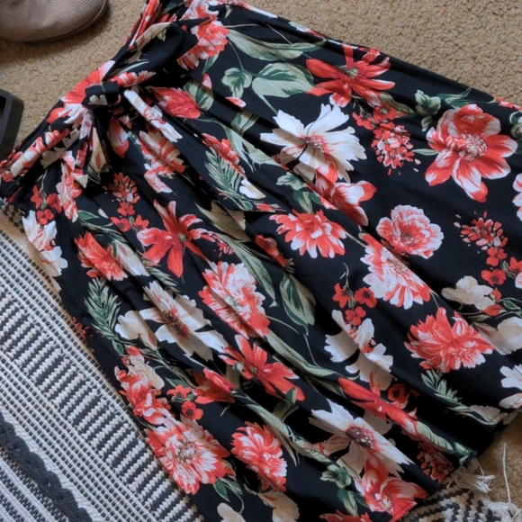 🌼Small A-Line Vintage Floral Skirt🌼 - Picture 4 of 10